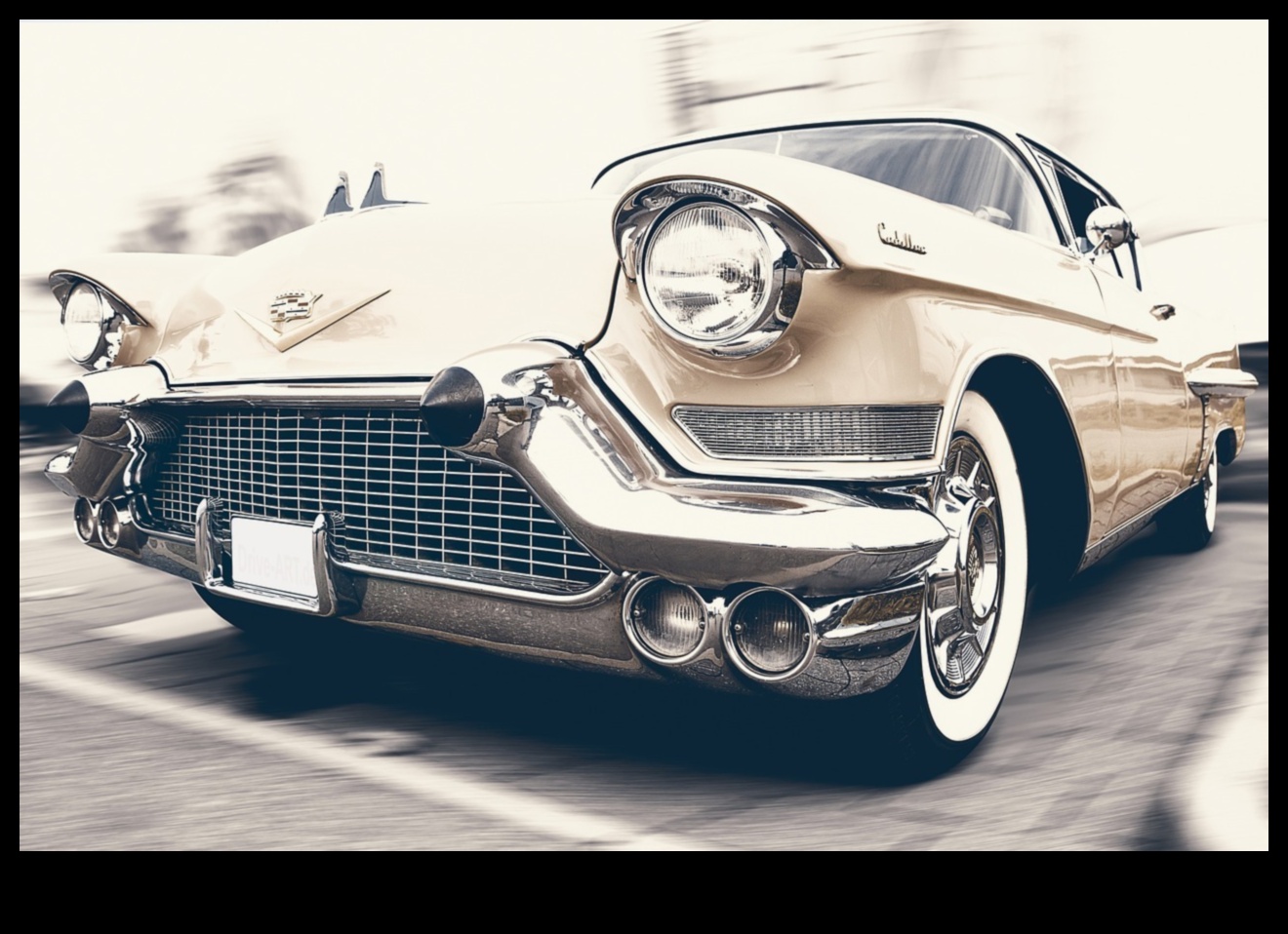 Clasicii prind viață: mașini și biciclete de epocă pe drumul modern