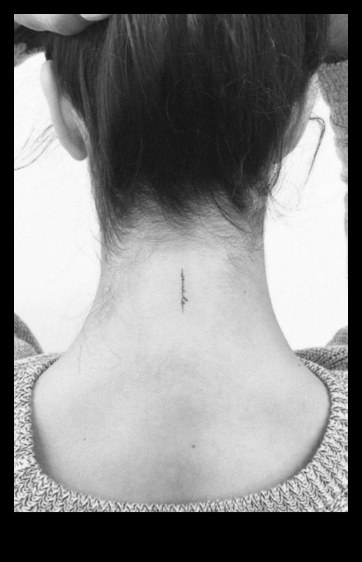 Sub gât Eleganță Explorați poveștile din spatele tatuajelor pe spate 3 Eleganța de sub gât: Descoperiți narațiunile cu tatuaje pe spate