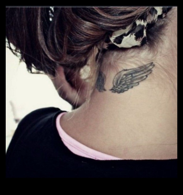 Dedesubtul gâtului Eleganță Explorați poveștile din spatele tatuajelor pe spate 5 Eleganța de sub gât: Descoperiți narațiunile cu tatuaje pe spate