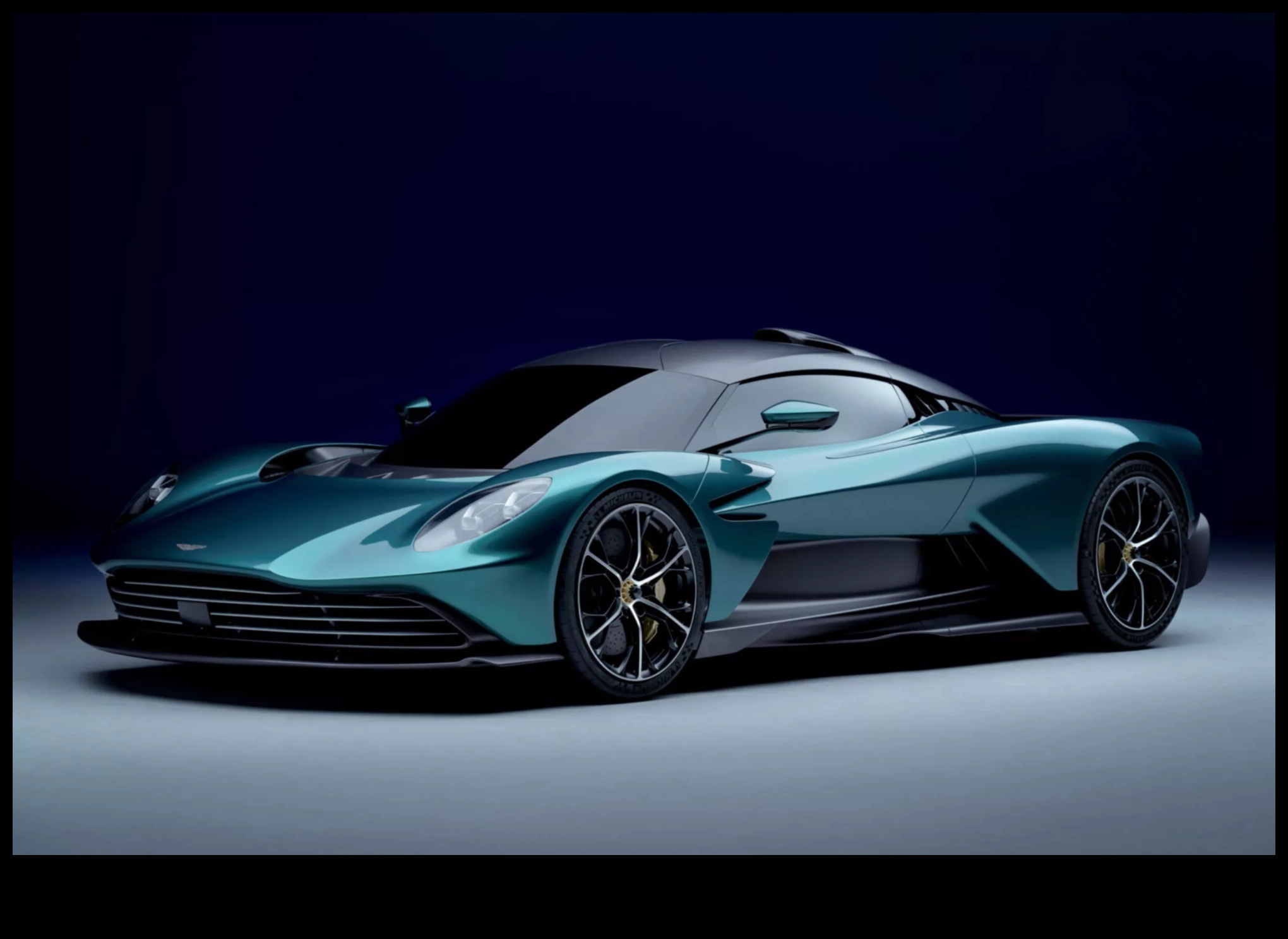 Căutarea măiestriei de conducere O privire asupra performanței în mașinile sport 1 Performanță: mașini sport și căutarea măiestriei în conducere