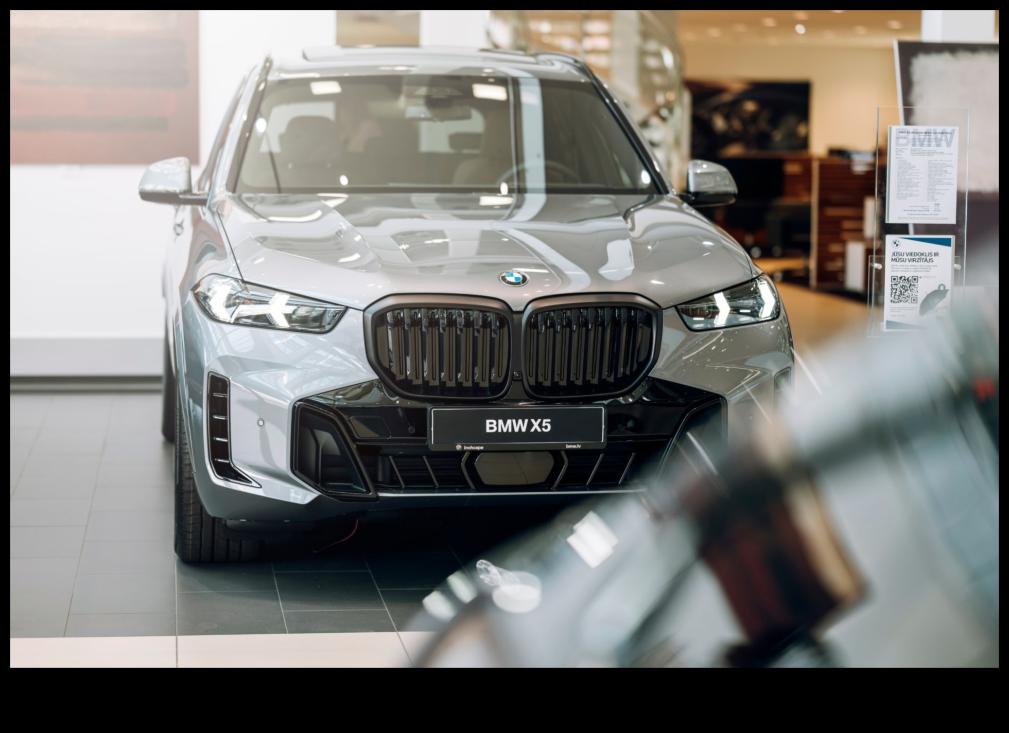 Experiența supremă Vehicule de lux și călătorii de cinci stele Răsfățați-vă cu cele mai bune dintre cele mai bune cu o mașină de lux și un hotel de cinci stele. 1 Experiența supremă: vehicule de lux și călătorii de cinci stele