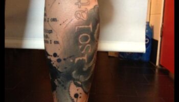 Legende în cerneală: măiestria dezvăluită pe membrele tale inferioare