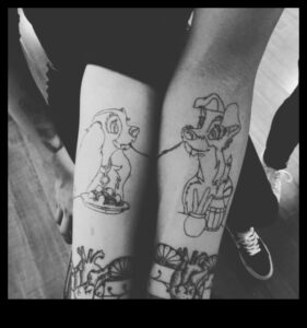 Cerneală epică: tatuaje de cuplu care creează povești despre povești de dragoste atemporale și nesfârșite
